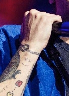 Harry And Louis Tattoos, Louis Smiley Face Tattoo, Louis Tomlinson Lyrics Tattoo, Louis Tomlinson Smiley Face Tattoo, Louis Tomlinson Tattoos, Smiley Face Tattoo, Louis Core, Lyrics Tattoo, Face Tattoo