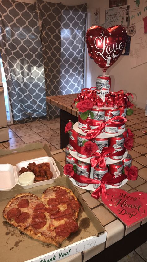 Bud Light Gift Basket, Diy Beer Bouquet, Beer Cake Valentines Day, Beer Bouquet For Him Diy Valentine Ideas, Beer Bouquet, Budweiser Beer, Valentine Day Gifts, Valentines Day, Gift Wrapping