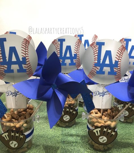 Dodgers centerpieces Dodgers Baby Shower Ideas, Dodgers Birthday Party, Dodgers Party, Baseball Centerpiece, Distintivos Baby Shower, Baseball Theme Birthday, Sports Baby Shower Theme, Mesas Para Baby Shower, Sports Baby Shower