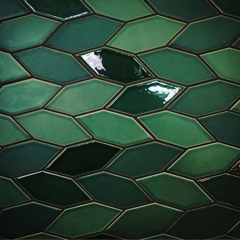 Eemerald green elongated hexagon tiles. Gorgeous! To create this look with 100% cork tiles, visit CorkFloor.com! Elongated Hexagon Tile, Heath Ceramics, Hexagon Tiles, Green Tile, Green Bathroom, Ceramic Floor, Kitchen Tiles Backsplash, Trendy Kitchen, Kitchen Tiles