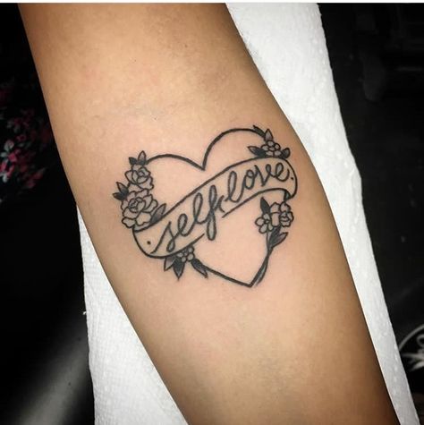 Lola Tattoo Name, Name In Heart Tattoo, Heart With Name Tattoo, Heart Name Tattoo, Lola Tattoo, Tattoo Frau, Heart Tattoos With Names, Cherub Tattoo, Health Tattoo