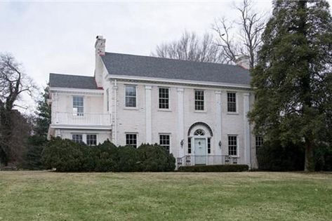 Nashville Mansion, Reese Witherspoon House, Long Driveways, Mega Mansions, Historic Mansion, Oak Hill, Flipping Houses, Grand Staircase, Reese Witherspoon