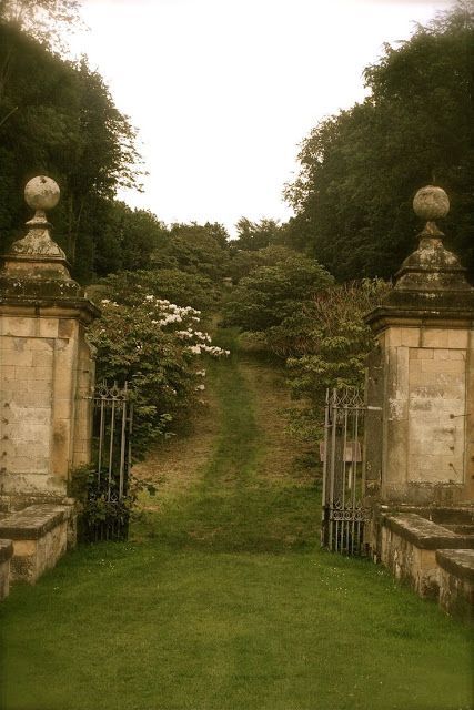 Castle Howard, Stone Pillars, Big Garden, The Secret Garden, Alam Yang Indah, Garden Gates, Nature Aesthetic, Pretty Places, Dream Garden