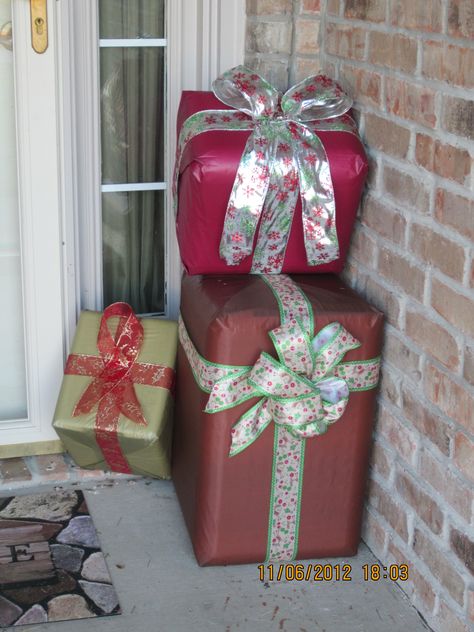 diy Covered styrofoam coolers for Christmas porch deco Styrofoam Coolers Upcycle, What To Do With Styrofoam Coolers, Repurpose Styrofoam Cooler, Styrofoam Cooler Crafts, Repurpose Styrofoam, Styrofoam Recycling, Christmas Gift Ideas Diy, Styrofoam Crafts, Cooler Ideas