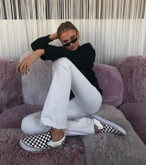 f4a4da9aa7eadfd23c7bdb7cf57b3112desc52855116ri Vans Outfit, Checkered Vans, Easy Style, Looks Street Style, Mode Inspo, 인물 사진, Outfit Goals, Looks Style, Mode Inspiration