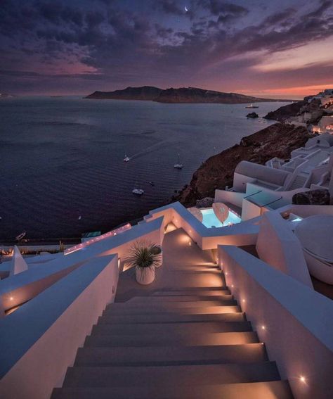 Beauty Places, Santorini Greece, Greek Island, Alam Yang Indah, Beautiful Places To Travel, Holiday Destinations, Dream Destinations, Ocean Beach, Vacation Destinations