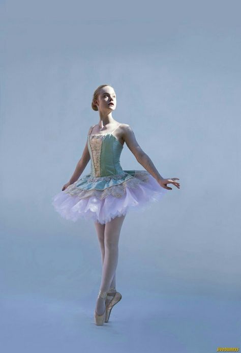 Elle Fanning Ballet, Elle Model, Fan Gif, Ballet Inspired Fashion, Dakota And Elle Fanning, Ballet Costumes, Famous Girls, Elle Fanning, High Resolution Images