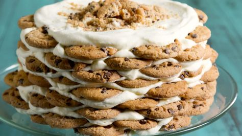 Milk N' Cookies Icebox Cake Is The Stuff Dreams Are Made Of  - Delish.com Ice Box Cake, Icebox Cake Recipes, Dessert Spread, Chips Ahoy, Dessert Simple, Easy No Bake Desserts, Icebox Cake, Milk Cookies, Milk N Cookies