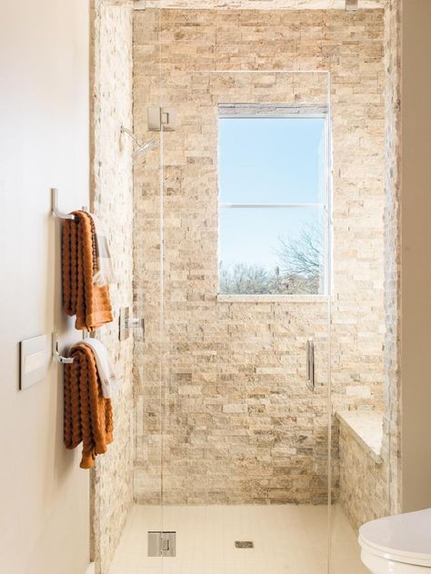 Traditional Bathroom Tile, Stacked Stone Walls, Stone Shower, Stone Bathroom, Deco Nature, Tile Trends, Bathroom Tub, Bathroom Plants, Bathroom Tile Designs