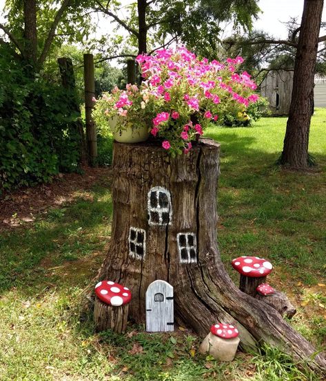 Gnome Garden Ideas, Fairy Tree Houses, Creative Planter, Fairy Garden Furniture, Fairy Garden Designs, Garden Decor Projects, Diy Backyard Landscaping, Fairy Garden Houses, Creative Gardening