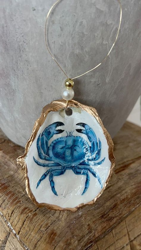 WendyClareDesigns - Etsy Oyster Shell Christmas Ornaments Diy, Oyster Shell Crafts Diy How To Make, Diy Oyster Shell Crafts, Beach Ornaments Diy, Oyster Shell Christmas Ornaments, Oyster Shells Diy, Oyster Shell Christmas, Crab Ornament, Oyster Shell Ornaments