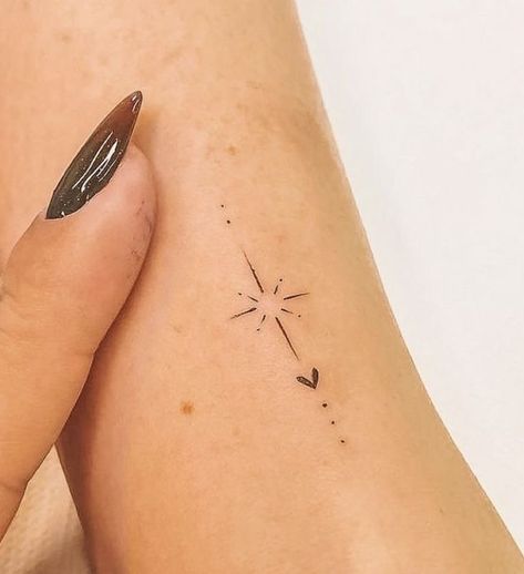 Herz Tattoo Klein, Tato Minimal, Tato Jari, Tiny Wrist Tattoos, Herz Tattoo, Handpoke Tattoo, Petite Tattoos, Tasteful Tattoos, Star Tattoo