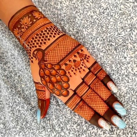 Teej Mehandi Designs For Hands, Mehndi Designs Designer, Mahedi New Design, Modern Mehndi Designs Back Hand, Backhand Mehndi Designs Simple, Small Mehndi Designs, Bridal Mehndi Designs New, Teej Special Mehndi Design, Simple Mehndi Designs Palm