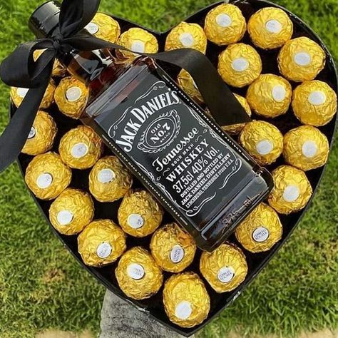 Jack Daniels on a bed of Ferrero Rocher chocolates www.flowerdelivery.co.ke Jack Daniels Gift Box Ideas, Ferrero Rocher Gift Ideas For Him, Jack Daniels Gift Ideas, It's My Birthday Instagram, Whiskey Gift Box, Ferrero Rocher Gift, Jack Daniels Gifts, Ferrero Rocher Chocolates, Jesus Birthday