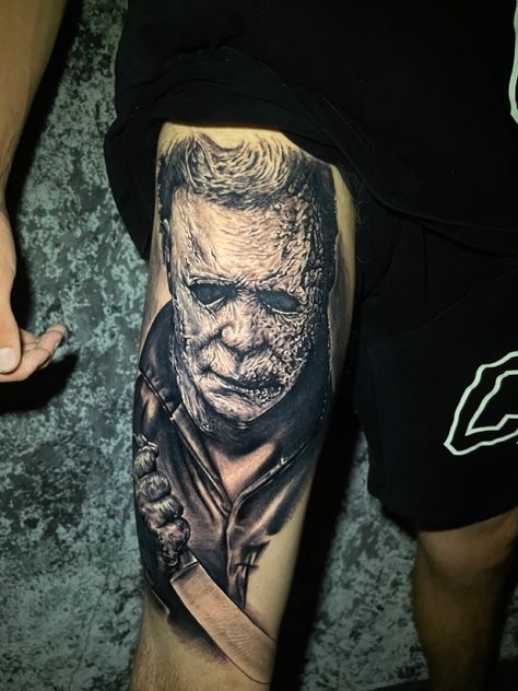 It Tattoo Ideas, Micheal Myers Tattoo, Michael Myers Tattoo, Myers Tattoo, Calf Tattoo Men, Horror Movie Tattoos, Tattoo Portrait, Family Tattoo Designs, Movie Tattoos