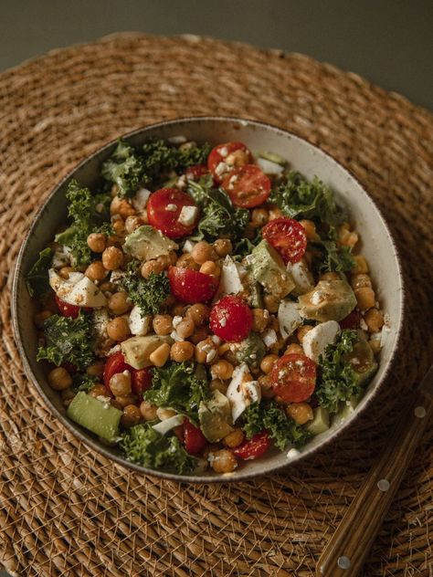 Nourishing Chickpea Salad Recipe (Hormone Friendly!) Hormone Healthy Foods, Hormone Friendly Meals, Hormone Friendly Breakfast, Hormone Friendly Recipes, Hormone Healthy Meals, Hormone Healthy Recipes, Chickpea Salad Recipe, Chickpea Salad Recipes, Firm Foundation