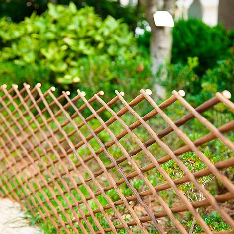 10 Flower Bed Fencing Ideas to Spruce Up Your Landscape | Family Handyman Flower Bed Fence Ideas, Flower Bed Fence, Flower Bed Fencing, Diy Flower Bed, Metal Lawn Edging, Metal Garden Fencing, Cedar Garden, Fencing Ideas, Lattice Fence