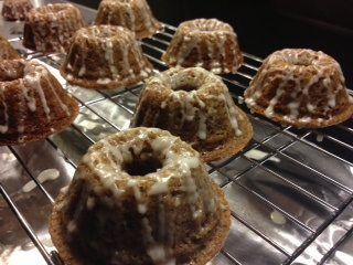 Mini Bundt Coffee Cakes | Cheftini Wilton Mini Bundt Cake Recipes, Cakelet Recipes, Mini Bunt Cake, Coffee Cake Bundt, Mini Bundt Cakes Recipes, Bundt Pan Recipes, Dash Recipe, Bundt Recipes, Muffins Easy