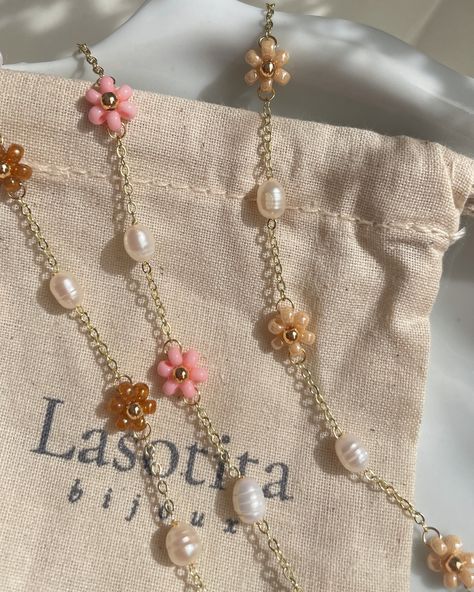 Our new HARVEST BLOSSOM BRACELETS 🌸🍂��☕️🤎 Now AVAILABLE on our website 🫶🏻 bijouxlasotita.com . . . . #handmade #handmadejewelry #handmadebracelet #handmaderings #beads #beaded #beadedjewelry #beadedbracelets #beadedring #beadednecklace #necklace #ring #bracelets #smallbusiness #canadiansmallbusiness #aesthetic #thatgirlaesthetic #thatgirl Handmade, jewelry, summer jewelry, spring, flowers, girl, that girl vibe, beads, beaded jewelry, bracelets automn bracelets, fall vibe, automn aesthetic Gold Trinkets, Bracelets Fall, Blossom Bracelet, Beaded Jewelry Bracelets, Girl Vibe, Jewelry Summer, Beads Bracelet Design, Necklace Ring, Bracelet Design