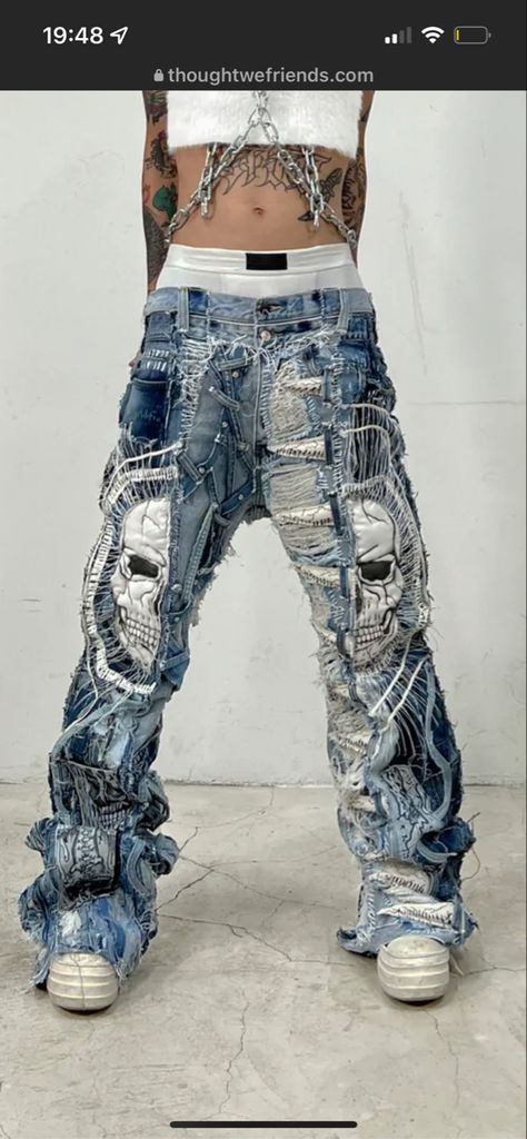 Custom Clothes Streetwear, Bleaching Denim, How To Fray Jeans, Custom Denim Jeans, Girly Streetwear, Custom Streetwear, Denim Diy Clothes, Custom Outfits, Custom Clothing Design