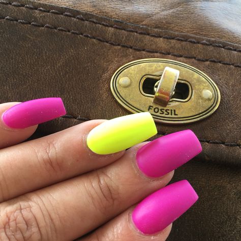 Hot Pink And Neon Yellow Nails, Pink And Neon Yellow Nails, Yellow Sns Nails, Hot Pink And Yellow Nails, Yellow Toe Nails, Sns Nails Designs, Nails Colour, Neon Yellow Nails, Sns Nails Colors