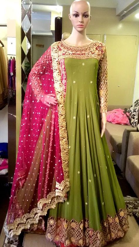 Pista Color Combination, Pink Combination Lehenga, Green And Pink Combination, Dress With Dupatta, Pink Combination, Shadi Dresses, Rani Pink, Parrot Green, Designer Anarkali