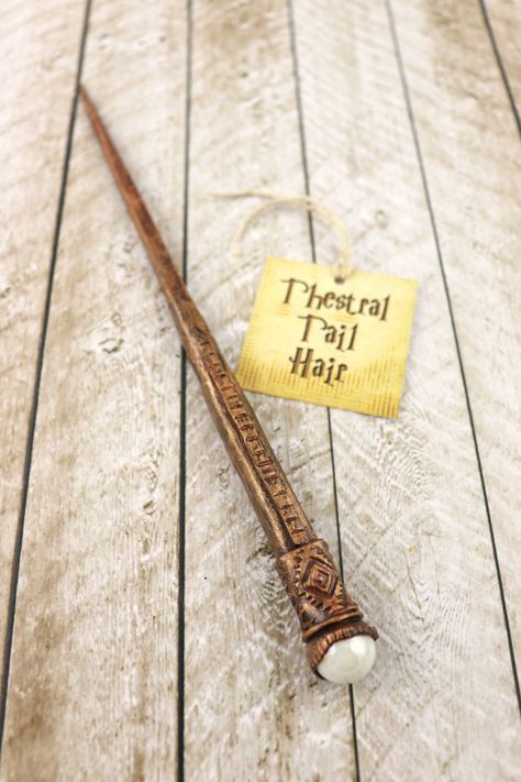 Magic Wands DIY with Clay for Harry Potter's Birthday - Morena's Corner Diy With Clay, Wands Diy, Wand Designs, Hogwarts Script, Wand Ideas, Wand Making, Harry Potter Day, Harry Potter Christmas Tree, Harry Potter Wands