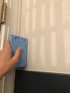 Paint A Wall, Painting Fabric Furniture, Sponge Paint, Accent Wall Paint, Diy Wall Painting, Diy Accent Wall, Sponge Painting, Wall Diy, Faux Brick