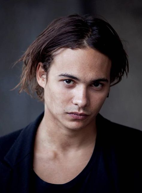 Frank Dillane Biracial Celebrities, Frank Dillane, Stephen Dillane, Evil Children, Talking To The Dead, The Walking Dead Tv, Dramatic Arts, Fear The Walking, Liam Neeson