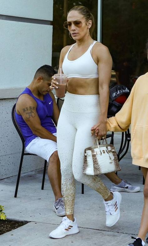 J.Lo Wore the Pretty Leggings Nordstrom Can't Keep in Stock | Who What Wear J Lo Body, Jennifer Lopez Workout, Pretty Leggings, Popular Leggings, Metallic Leggings, Gym Fits, Color Block Leggings, Fitness Inspiration Body, Sophie Turner