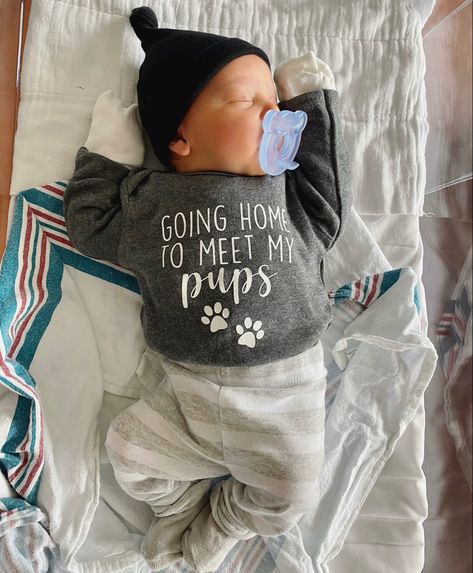 Going Home To Meet My Pups Onesie, Summer Newborn Going Home Outfit, Coming Home Outfit For Boy Summer, Going Home Baby Outfit, Newborn First Outfit Hospitals, Baby Announcements To Husband, Baby Born Announcement Hospital, Newborn Going Home Outfit Boy, Baby Announcing Ideas To Husband