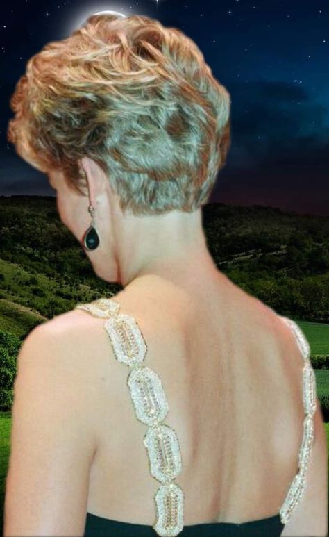 Diana Haircut, Princess Diana Jewelry, Princess Diana Hair, Taming Of The Shrew, Princess Diana Dresses, Princess Diana Wedding, The Coliseum, Princess Diana Fashion, Princess Diana Photos