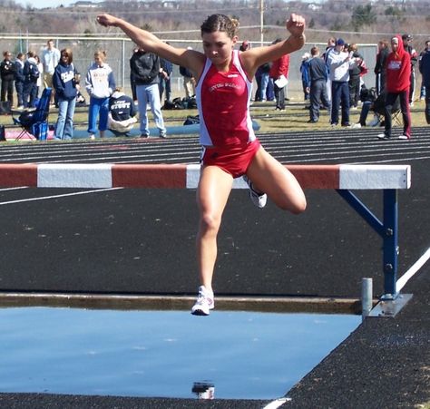 Steeple Chase. Did this in track practice today! Steeple Chase, Track Senior Pictures, Sports Track, Figure Reference, Marathon Running, Cross Country, Track And Field, Drawing Reference Poses, Senior Pictures