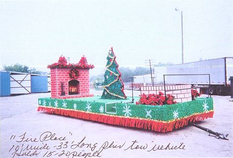 Christmas Parade Float Ideas, Parade Float Diy, Christmas Floats, Parade Float Ideas, Christmas Parade Floats, Parade Ideas, Floating Decorations, Holiday Parades, Ikea Kids