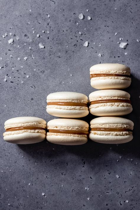 Caramel Filling For Macarons, Caramel Macaron Filling, Caramel Macaroons, Holiday Macarons, Salted Caramel Macaroons, Best Macaron Recipe, Salted Caramel Macarons, Salted Caramel Filling, Caramel Macarons