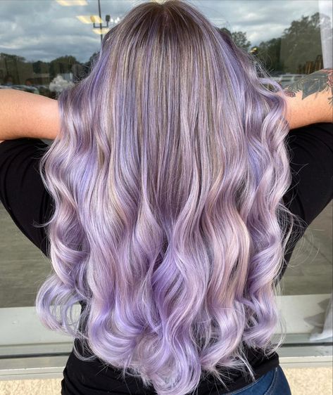 Blonde And Lavender Balayage, Blond And Violet Hair, Brown And Light Purple Hair, Lavender Balayage Brunette, Light Purple Balayage, Gamer Hairstyles, Light Purple Hair Color, Lilac Balayage, Lilac Purple Hair