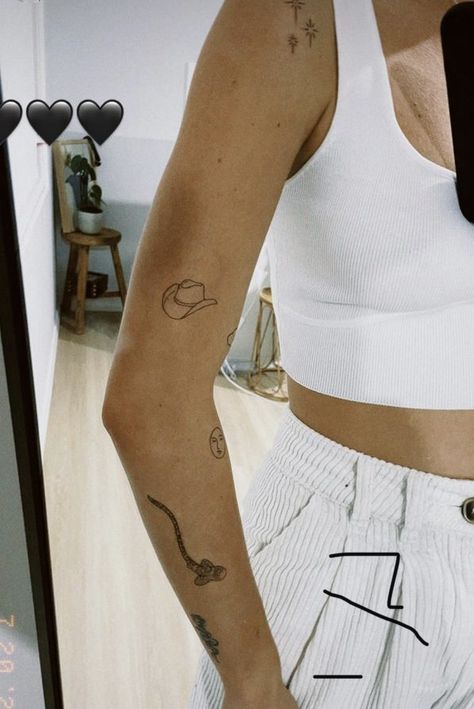 Dainty Smiley Face Tattoo, Minimal Cowboy Hat Tattoo, Cowgirl Fine Line Tattoo, Cowboy Hat Tattoo Placement, Tiny Cowgirl Tattoo, Cowboy Fine Line Tattoo, Minimal Cowboy Tattoo, Dainty Flame Tattoo, Fun Tattoos For Women Creative