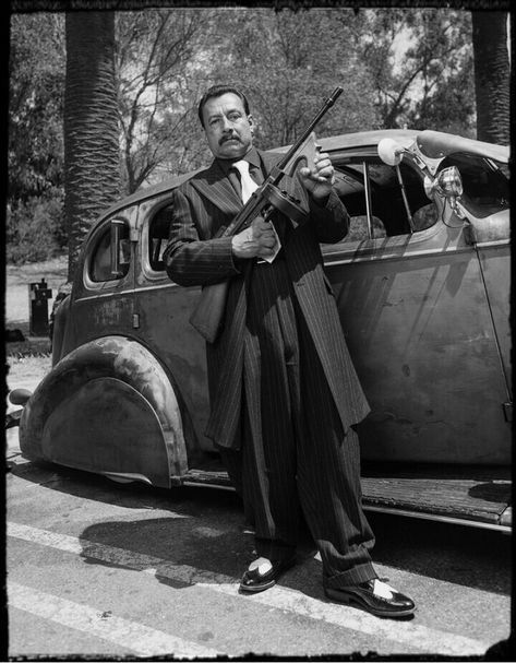 Gangster Photoshoot, Pachuco Style, Famous Gangsters, French Gangsters, Mexican Gangster, Gangster Outfit, Old School Pictures, Drawing Body Proportions, Estilo Cholo