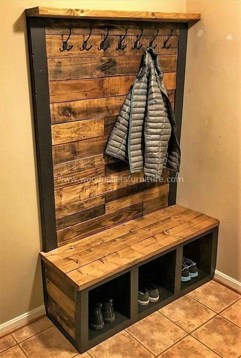 Rustic Hallway, Pallet Furniture Plans, Wooden Pallet Furniture, Dekor Diy, Wooden Pallet Projects, Coat Racks, Creative Home Decor, Pallet Ideas, Diy Pallet Projects