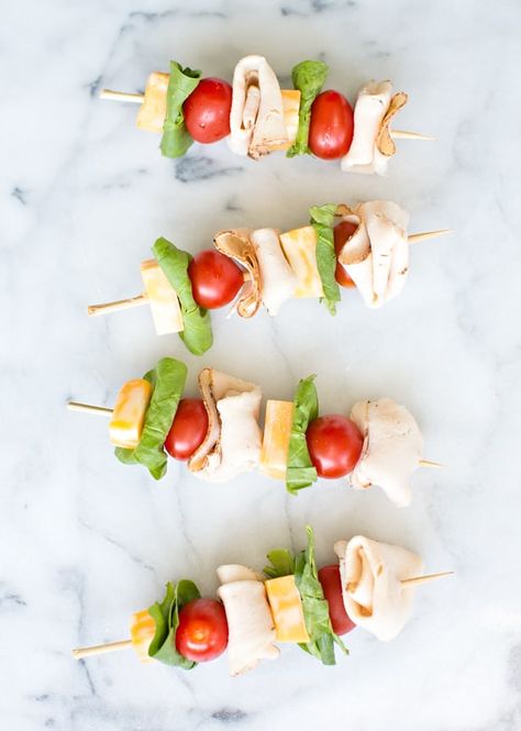 SANDWICH SKEWERS: EASY BACK TO SCOOL LUNCH IDEA Sandwich Skewers, Finger Foods Easy Party, Kid Sandwiches, Beach Snacks, Hello Wonderful, Kabob Skewers, Filling Lunch, Finger Foods Easy, Lunch Idea