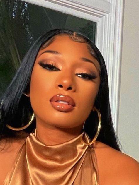 Brown Skin Makeup, Megan Thee Stallion, Girls Makeup, Pretty Makeup, Cute Makeup, Brown Skin, Maquillaje De Ojos, Makeup Inspiration, Cute Hairstyles