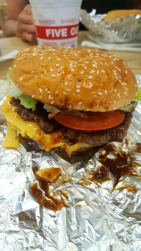 Five Guys Burger Five Guys Hotdogs, Five Guys Burger, 5 Guys Burgers, Five Guy Burgers, 5 Guys, American Fast Food, Cooking Stuff, Vsco Pictures, Junk Food Snacks