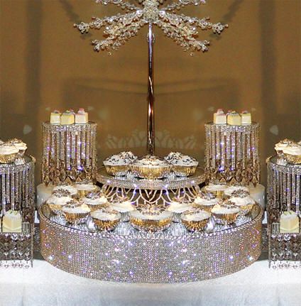 Bling Table Decorations, Silver Dessert Table, Bling Table, Desert Bar, Cupcake Table, Freedom Party, Deco Buffet, Cupcake Plate, Bling Party