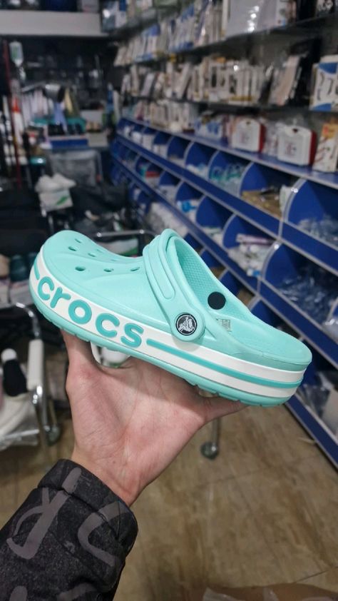 Crocs Aesthetic, Fun Slippers, Crocs Fashion, Cute Nike Shoes, Cute Nikes, Hype Shoes, Aesthetic Shoes, Autumn Cozy, Casual Bags