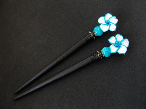 Fimo Flowers, Wooden Hair Sticks, Hair Bun Pin, Blue Polymer Clay, Chopstick Hair, Hair Metal, Polymer Clay Flowers, Clay Flowers, Metallic Hair