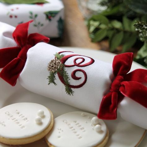 Christmas crackers Archives Christmas Cracker Table Setting, Christmas Napkins Embroidery, Reusable Crackers, Napkins Embroidery, Custom Wedding Napkins, Christmas Tables, Xmas 2024, Christmas Cracker, Velvet Bows