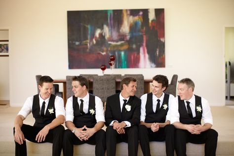 Groomsmen Attire Black Vest, Black Vest Groomsmen, Black Groomsmen Attire No Jacket, Groomsmen Attire Black, White Jeans For Men, White Tuxedo Wedding, Groomsmen Vest, Purple Ties, Terno Slim Fit