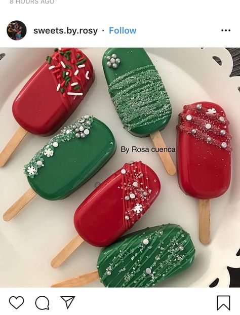 Winter Cake Popsicles, Christmas Cakesicles Design, Christmas Cakecicles Ideas, Xmas Cakesicles, Winter Cakesicles, Grinch Cakesicles, Holiday Cakesicles, Christmas Cakesicle, Christmas Cakesicles Ideas