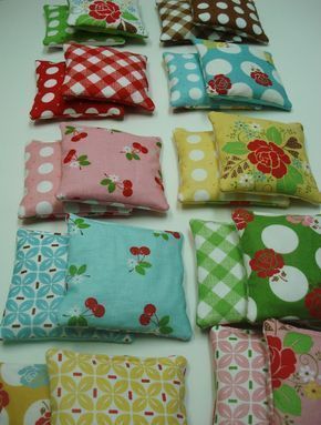 Hot/Cold Rice bags. Can be heated for use as pocket hand warmers or chilled for those times you need a cold pack. Lunchbox Accessories, Cold Bag, Diy Fabric Crafts, Bag Holders, Hot Cold Packs, Sewing Things, Lori Holt, Rice Bags, Costura Diy