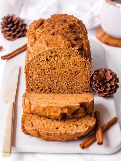 This simple butternut squash bread is healthy & baked to perfection! It's low in sugar & high in fiber, a seriously delicious squash bread. With maple syrup, lots of cinnamon, and pureed butternut squash, this is one seriously delicious whole wheat bread recipe. The perfect squash bread recipe is here, and you can make it with acorn squash, too! Maple Butternut Squash, Pie Fries, Oatmeal Protein Cookies, Butternut Squash Muffins, Butternut Squash Bread, Beginners Bread Recipe, Butternut Squash Cinnamon, Squash Bread, 1950s Food